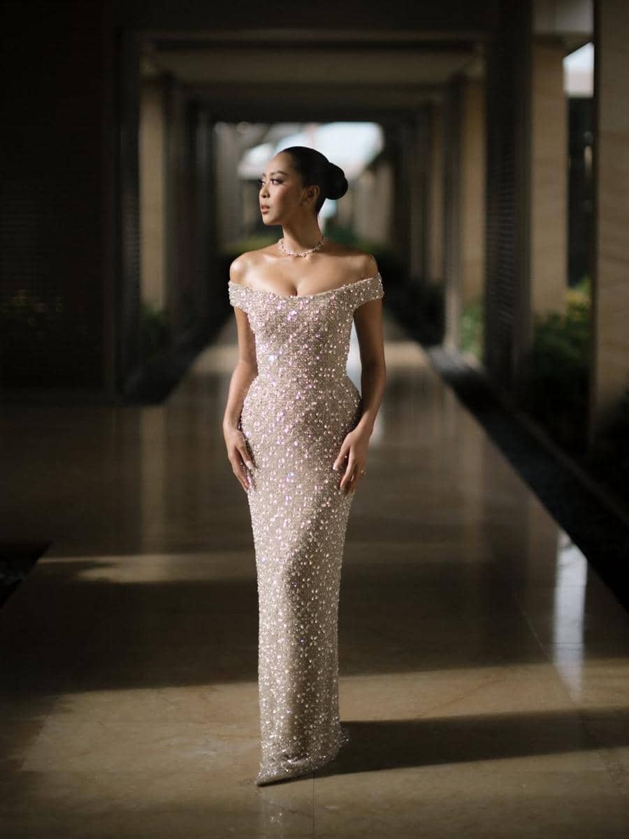 Still dreaming of my wedding reception dress… Dazzling, glamorous, yet effortlessly simple at it.jpg