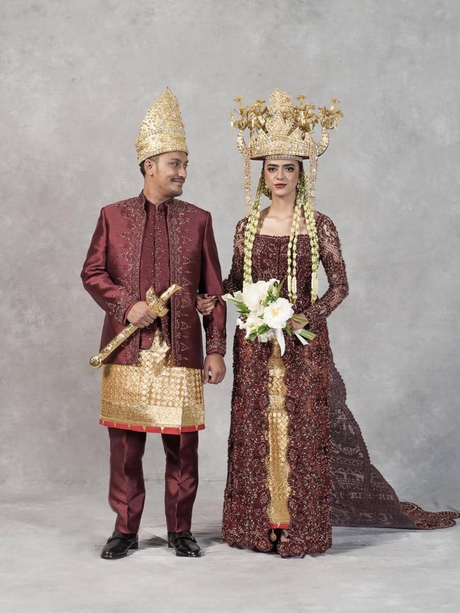 Proof we can behave for 5 minutes only for @panjiindrastudio lens 🤣❤️#HQinMajor.jpg