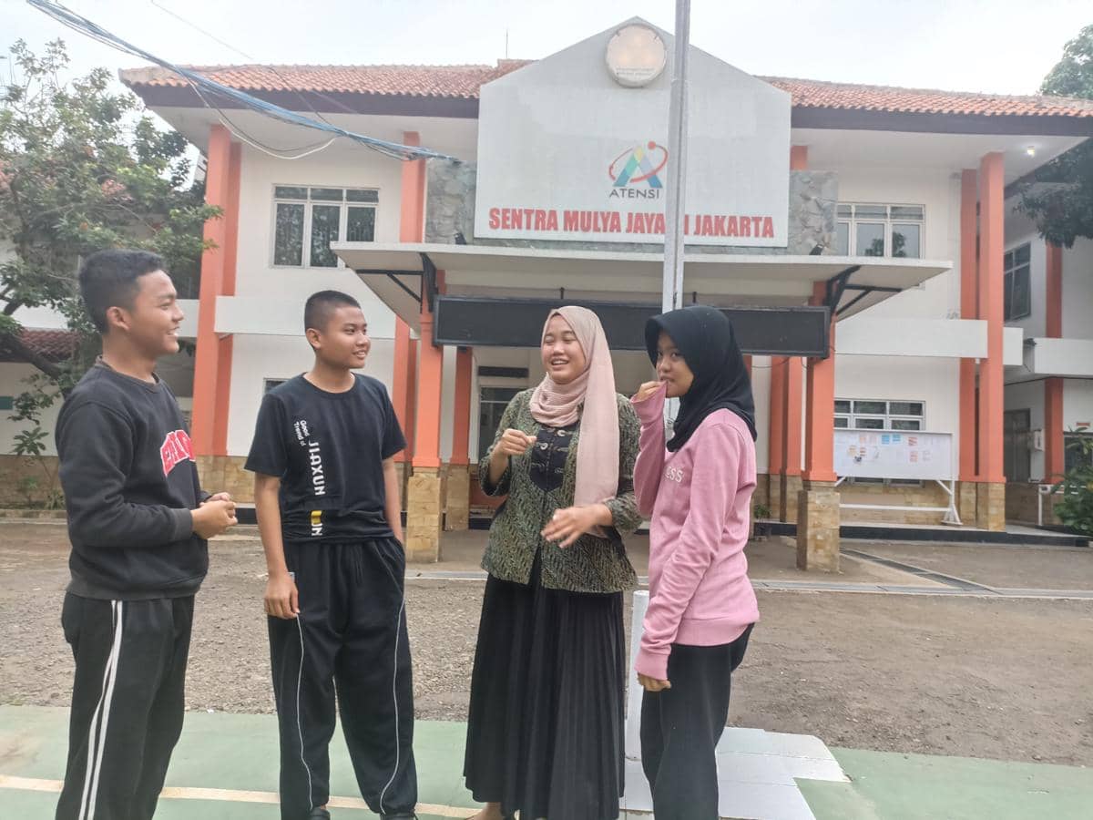 Siswa Sekolah Rakyat di Sekolah Rakyat Menengah Atas (SRMA) 9 Jakarta Timur/ IDN Times Dini Suciatiningrum.