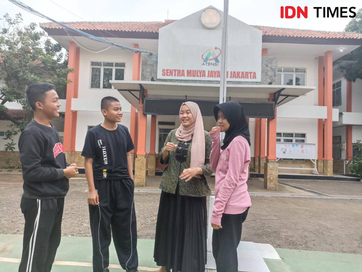 Siswa Sekolah Rakyat di Sekolah Rakyat Menengah Atas (SRMA) 9 Jakarta Timur/ IDN Times Dini Suciatiningrum.