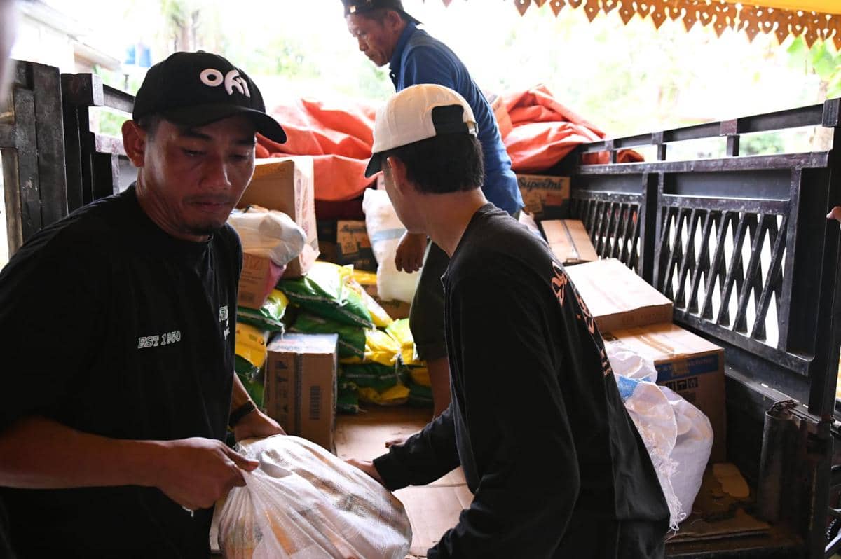 PSMS menyalurkan bantuan untuk korban banjir Langkat (dok.PSMS)