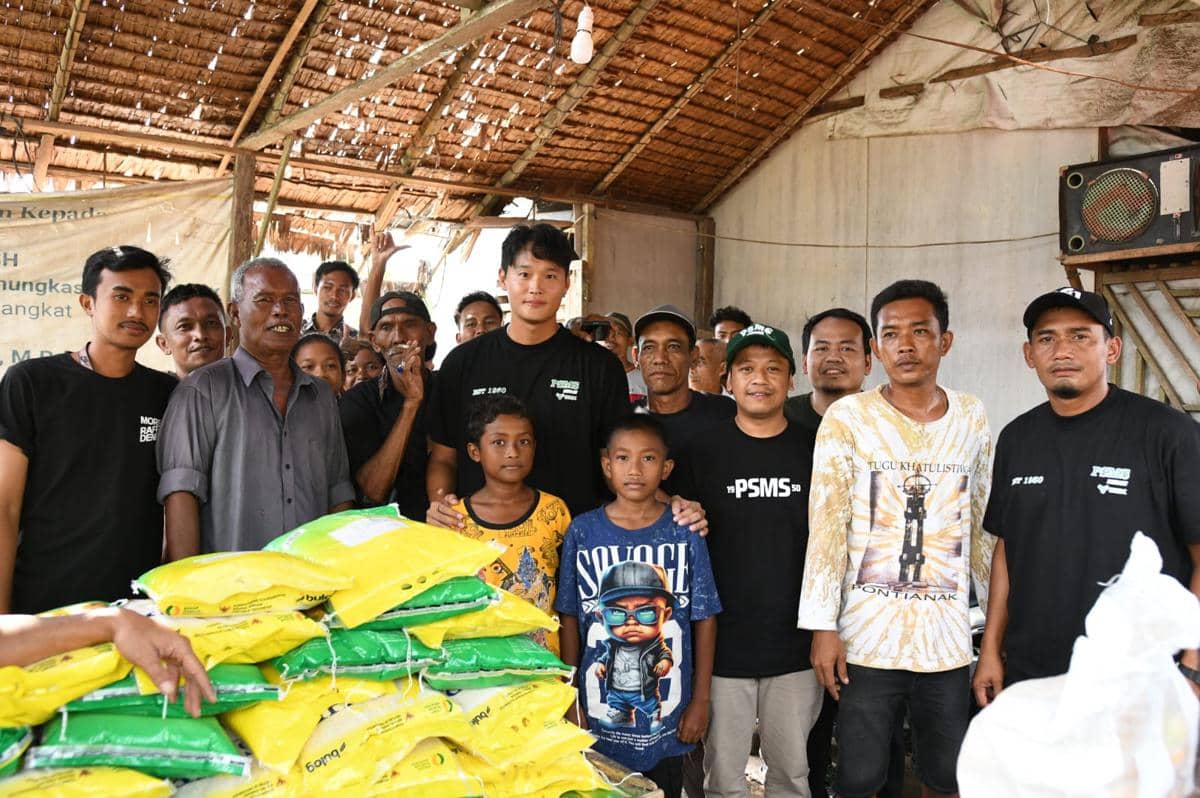 PSMS menyalurkan bantuan untuk korban banjir Langkat (dok.PSMS)