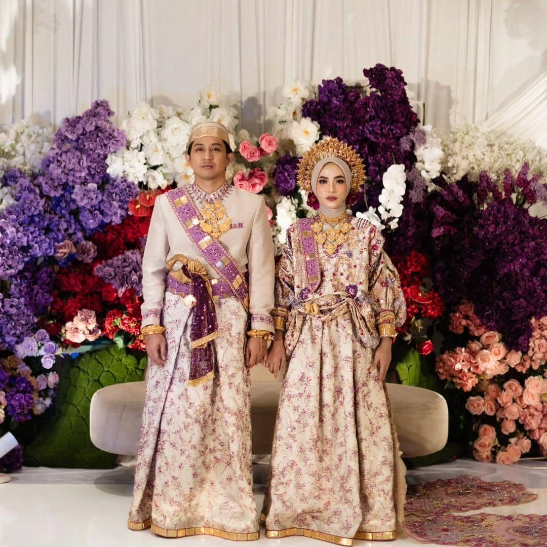 Kami telah disatukan olehNya dalam ikatan sakral Suami Istri 🦋📸 @ariefmotret_ @aldismexhWeddi.heic