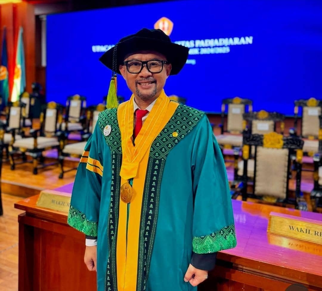 Artis Wisuda S2 Tahun 2025