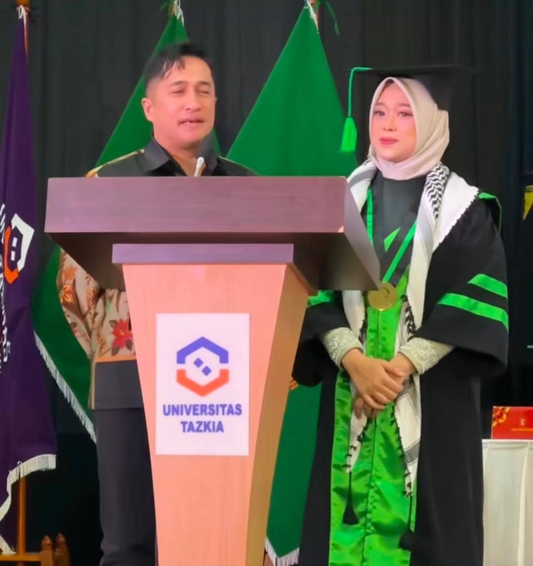Artis Wisuda S2 Tahun 2025