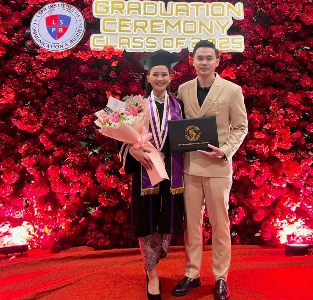 Artis Wisuda S2 Tahun 2025