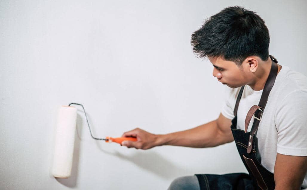 ilustrasi mengecat tembok