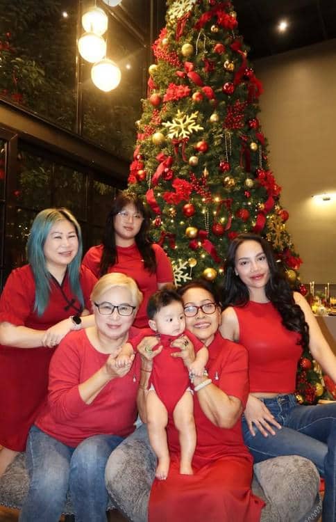 perayaan Natal Erika Carlina (instagram.com/eri.carl)