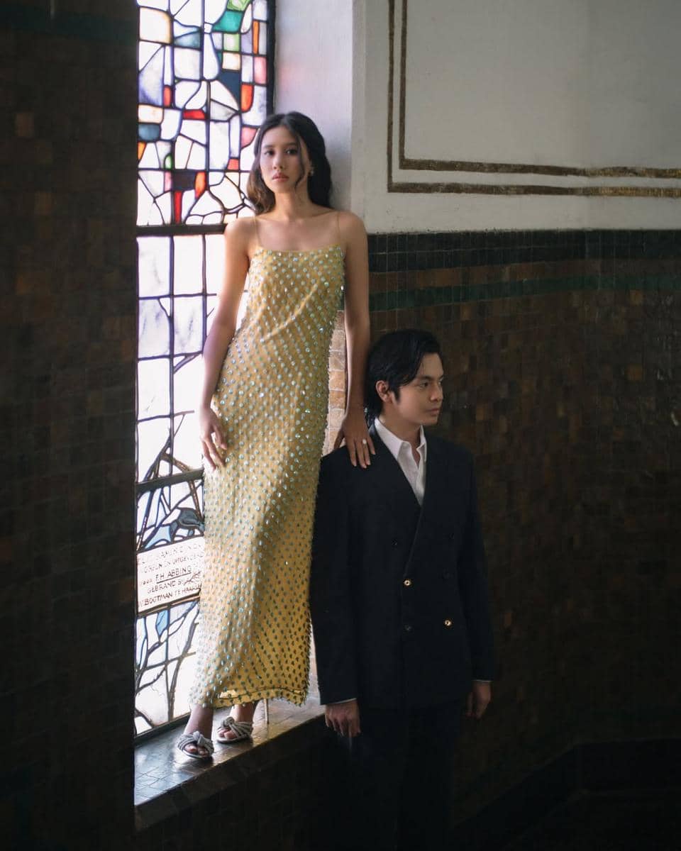 Prewed tema indoor ala Shenina Cinnamon dan Angga Yunanda