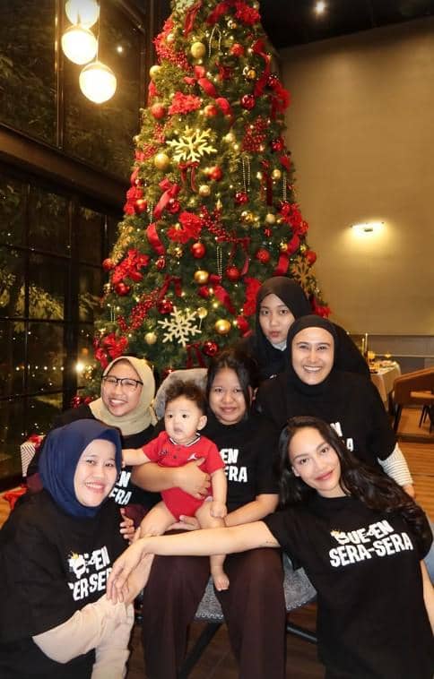 perayaan Natal Erika Carlina (instagram.com/eri.carl)