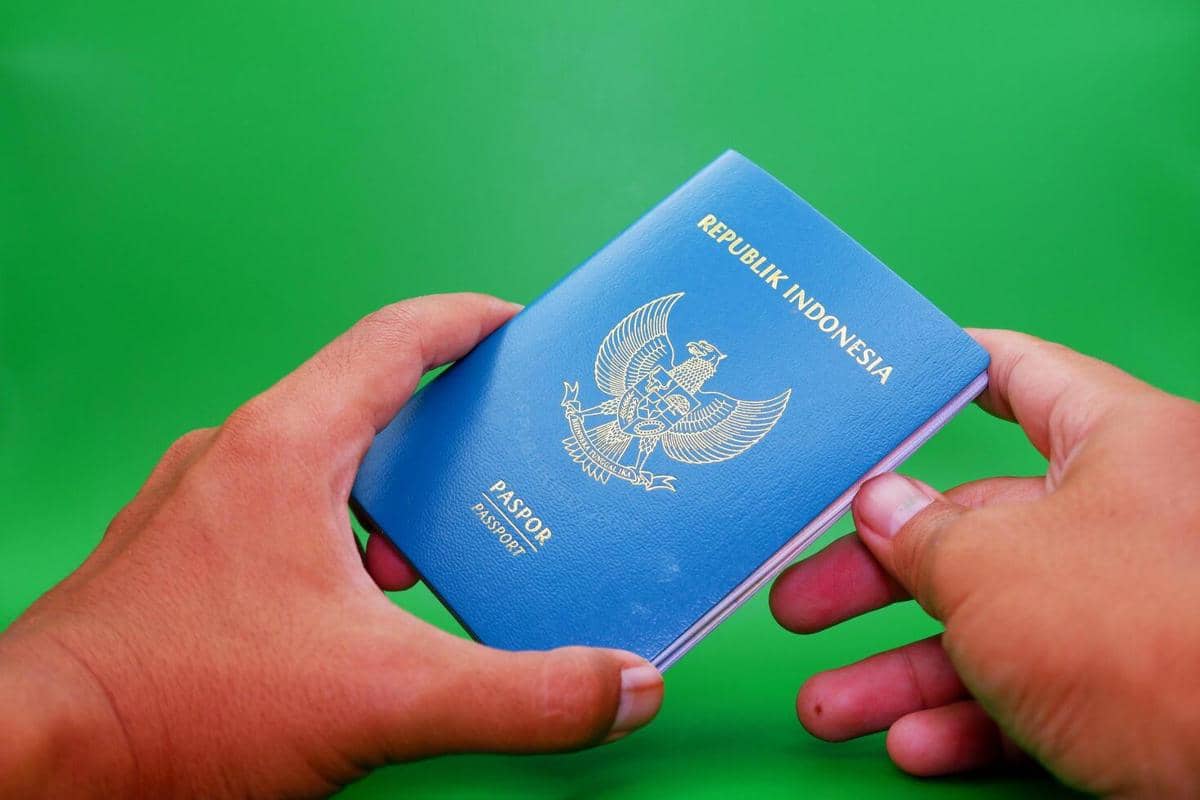 ilustrasi paspor Indonesia