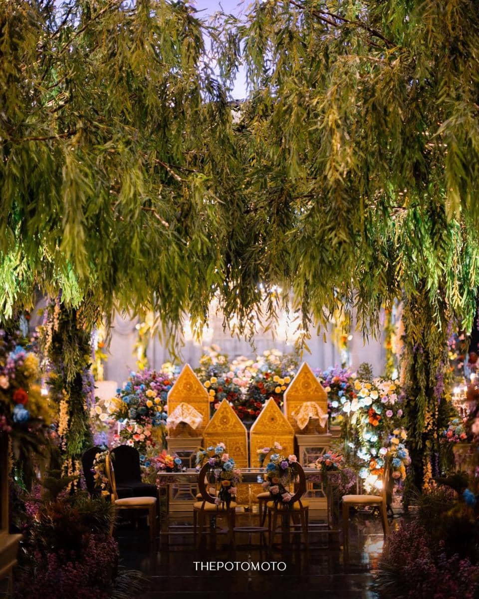 Dekorasi akad nikah Ochi Rosdiana dan Luthfi Arif