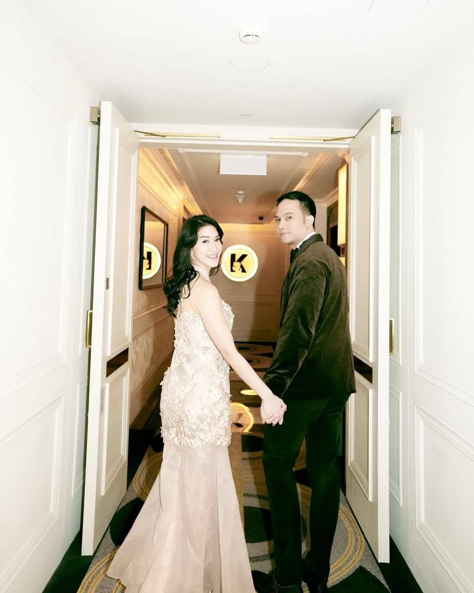 Prewed tema indoor ala Elma Agustin dan Ihsan Fadhlur