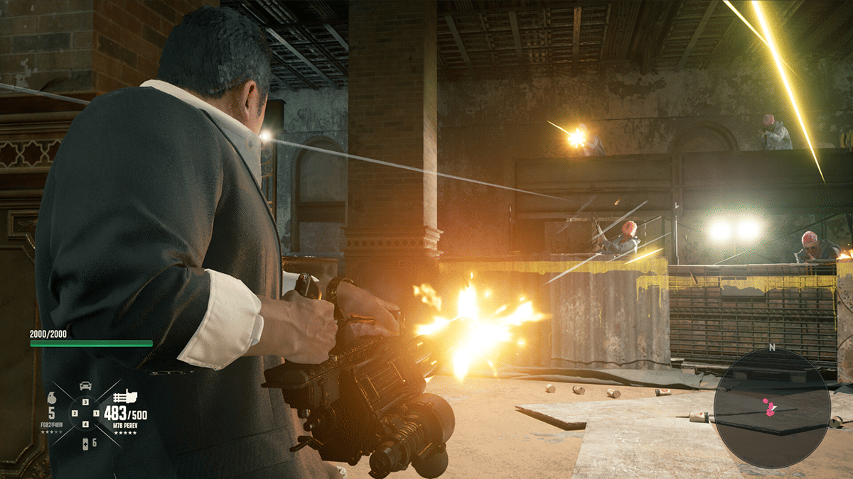 Shin Ji Seong menggunakan minigun