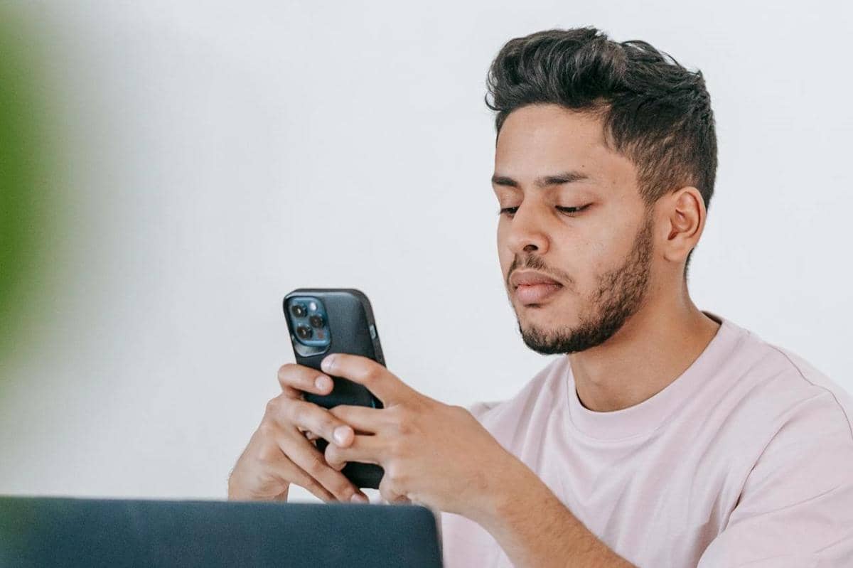 ilustrasi perbedaan BCA dan blu BCA