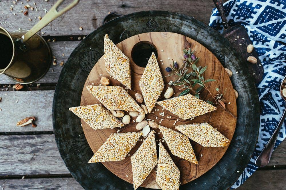 ilustrasi ting ting almond jahe