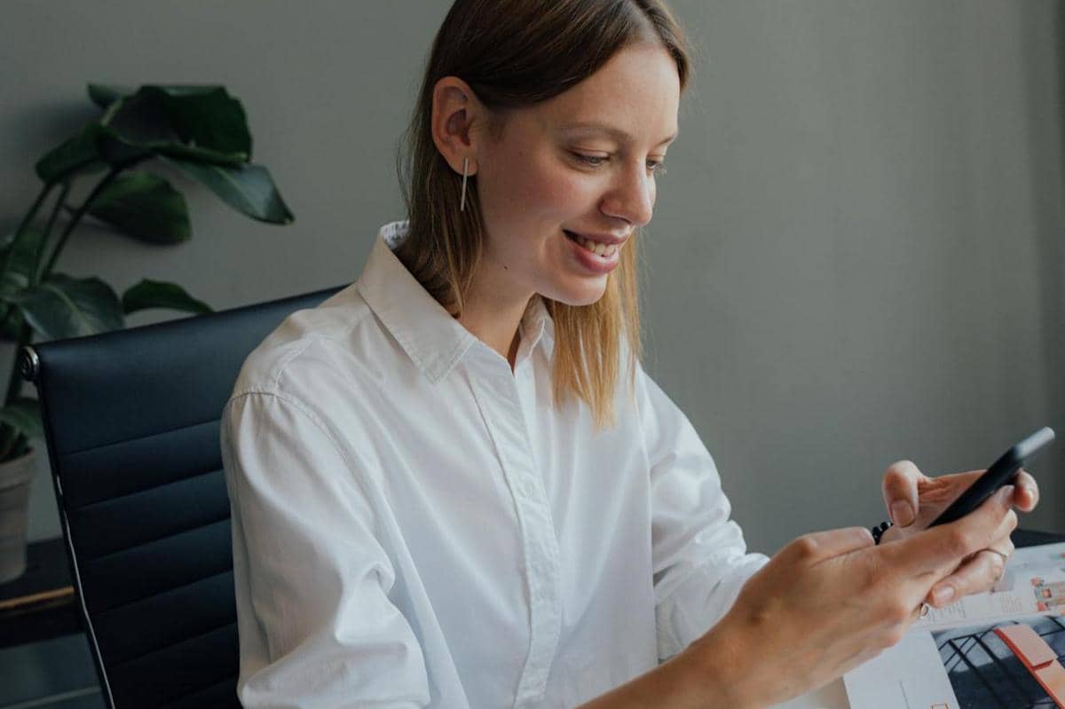 ilustrasi perbedaan BCA dan blu BCA