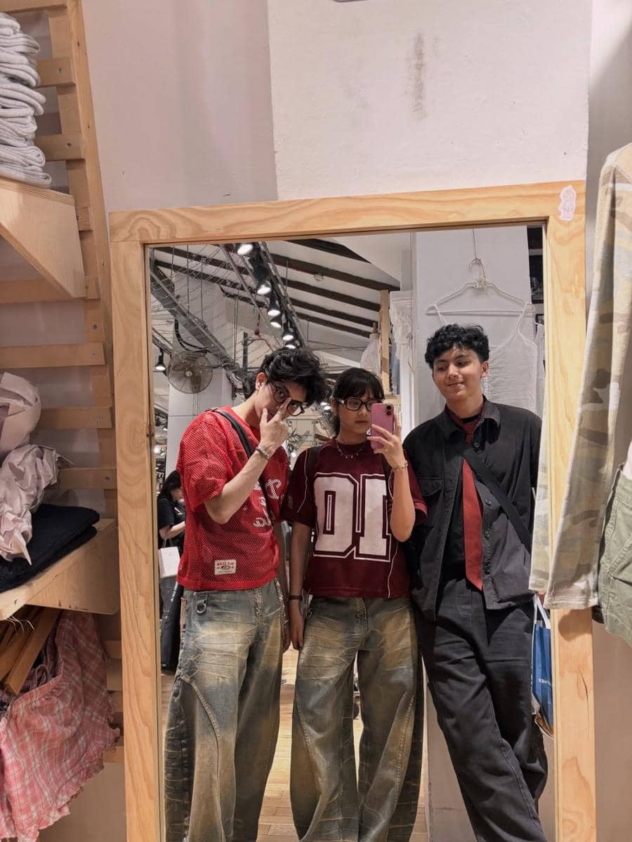 Callista Arum jalan-jalan di Singapura bareng sahabat