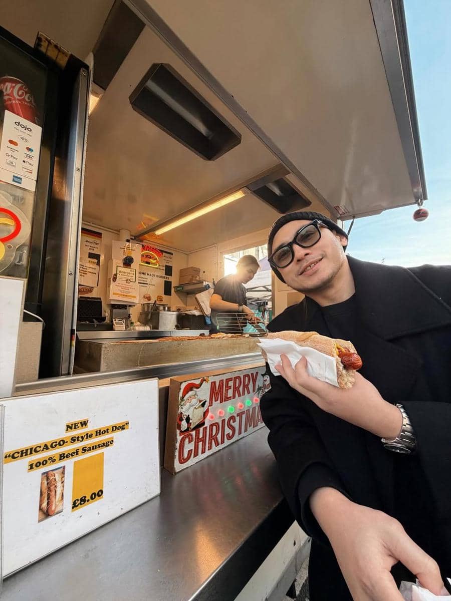 Keluarga BCL asyik jalan-jalan di Notting Hill.