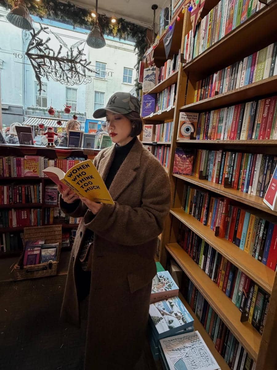 Keluarga BCL asyik jalan-jalan di Notting Hill.