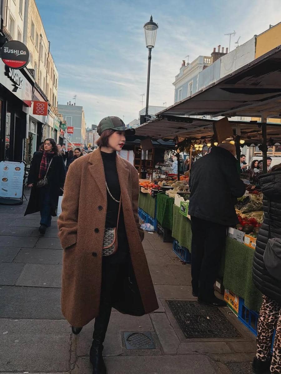 Keluarga BCL asyik jalan-jalan di Notting Hill.