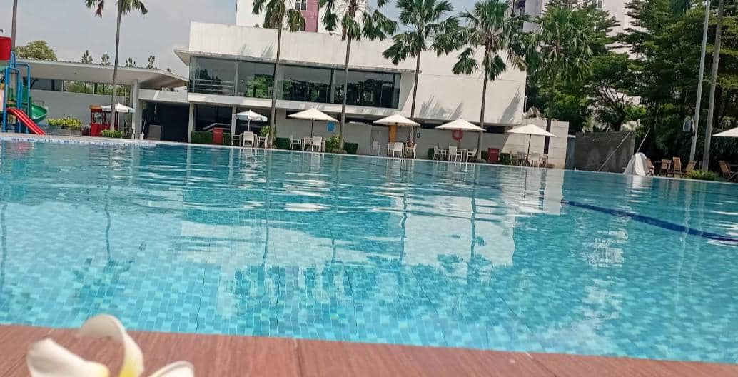 kolam renang di Hotel Swift Inn Aeropolis Airport (google.com/maps/Aiki Suhanda)