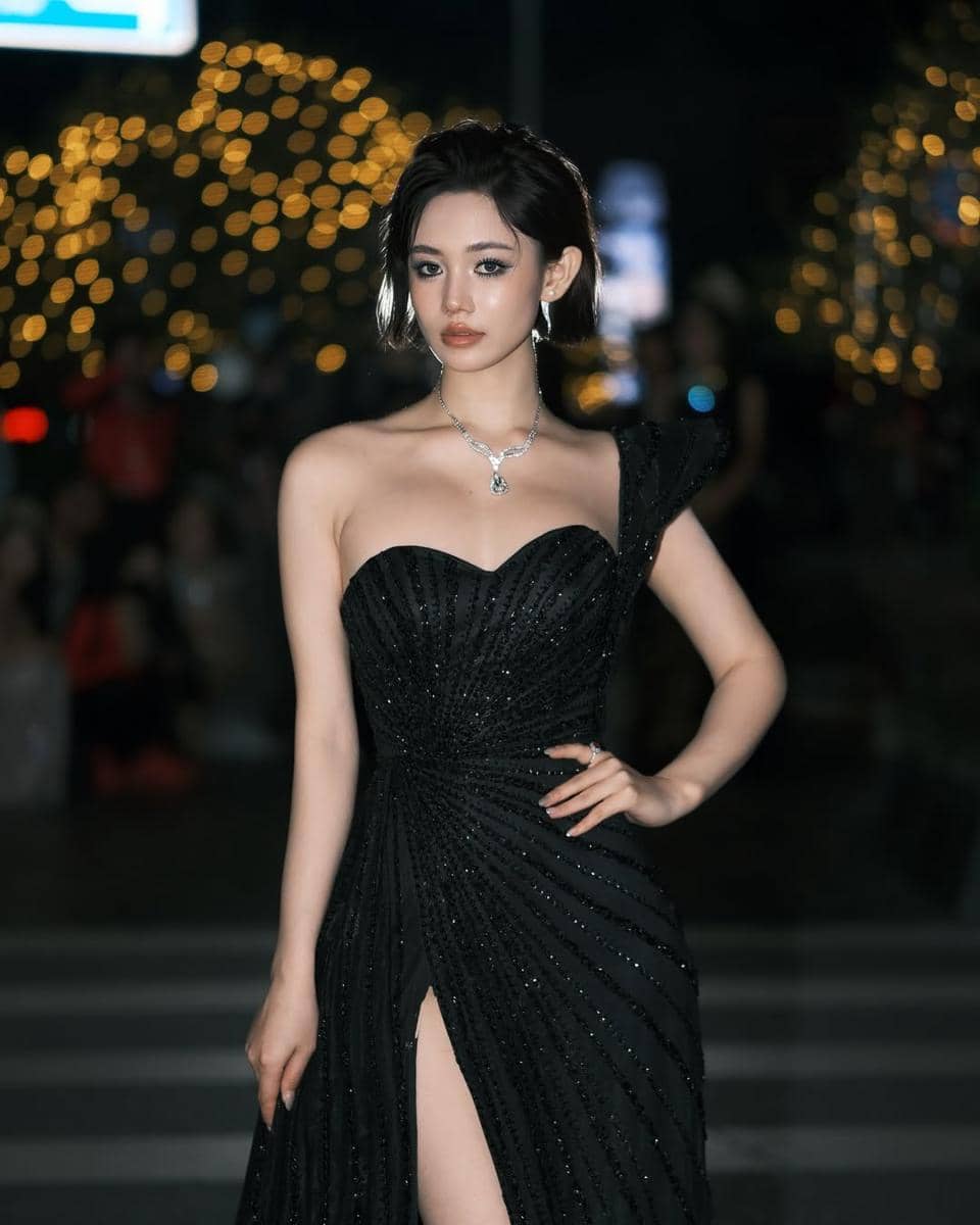potret Yuexin Xiong, Miss Cosmo China 2025