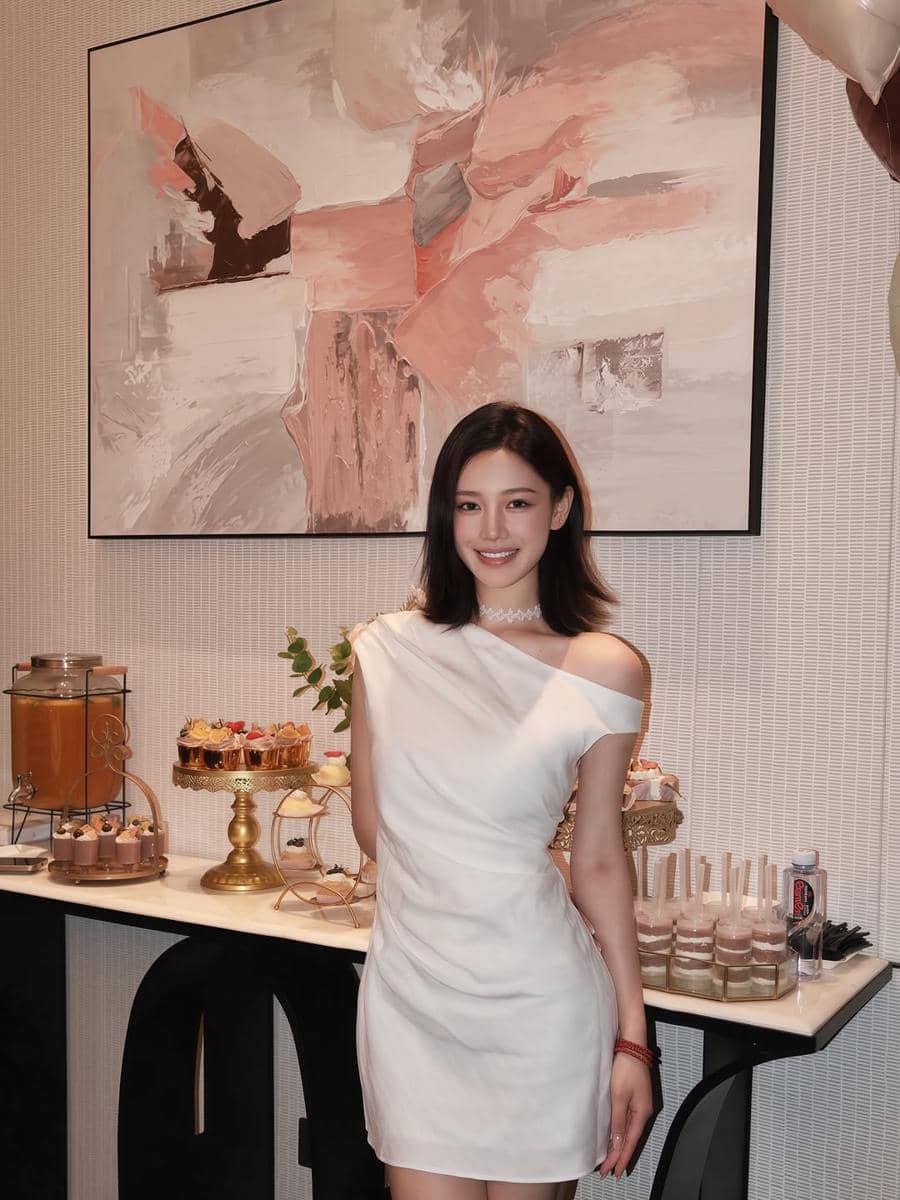 potret Yuexin Xiong, Miss Cosmo China 2025