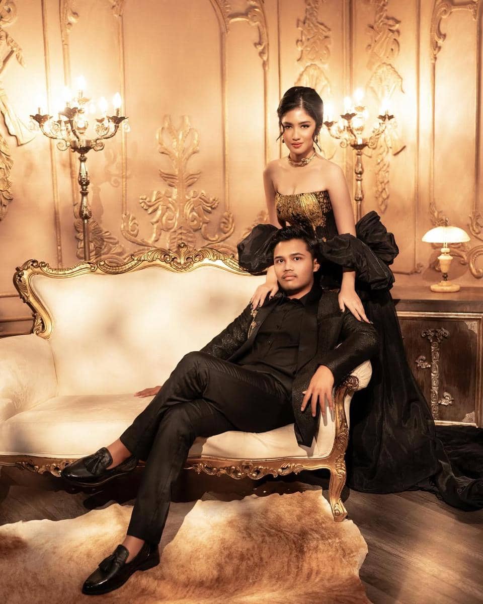 Prewed indoor ala Ochi Rosdiana dan Luthfi Arif Adianto