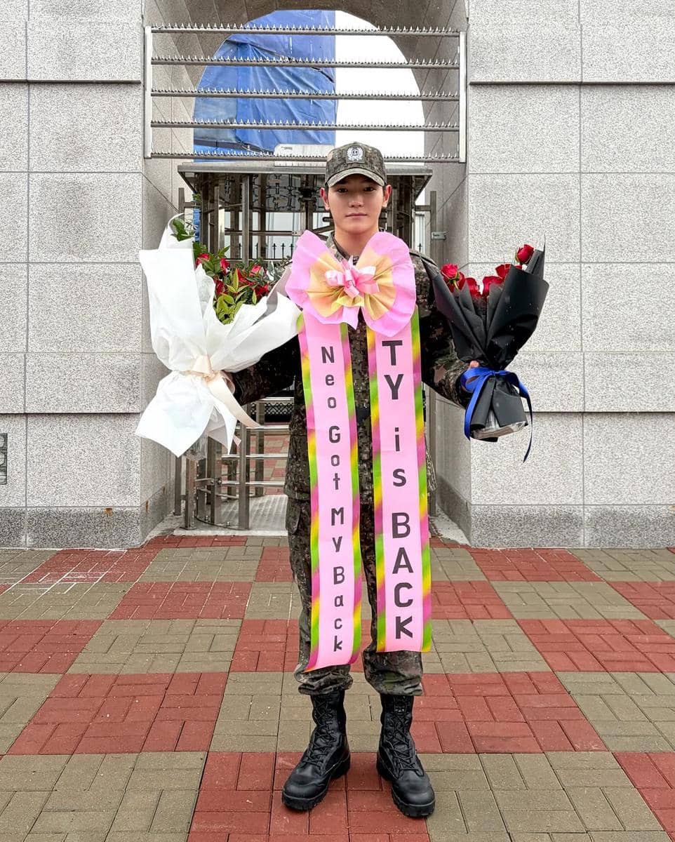 Potret Taeyong NCT selesai wamil