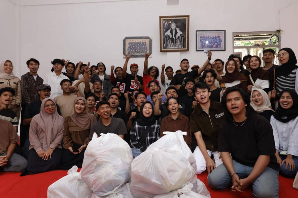 slank, rokok hs, mahasiswa sumatera, mahasiswa aceh, salurkan bantuan