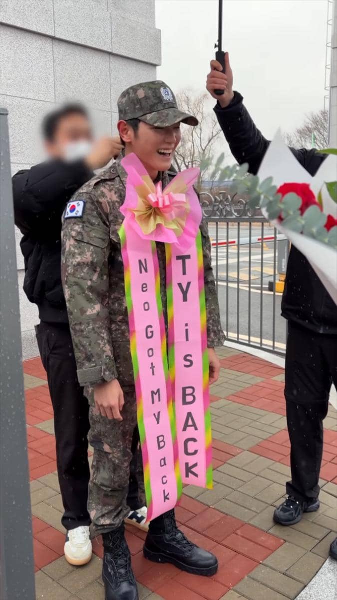 Potret Taeyong NCT selesai wamil