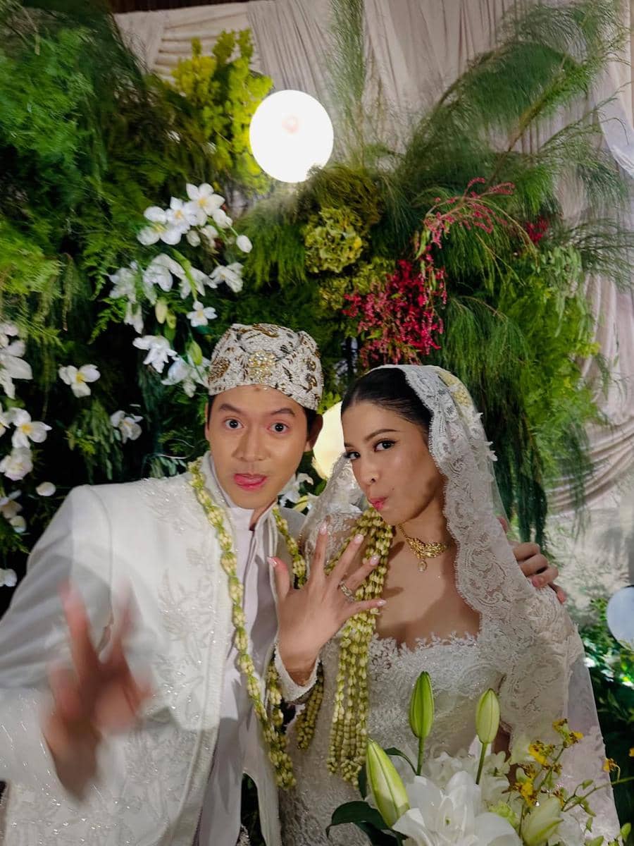 Happy wedding to our dearest @tristanjulianos and @narrelamara --Sudah saat nya kasur lipat di s.jpg