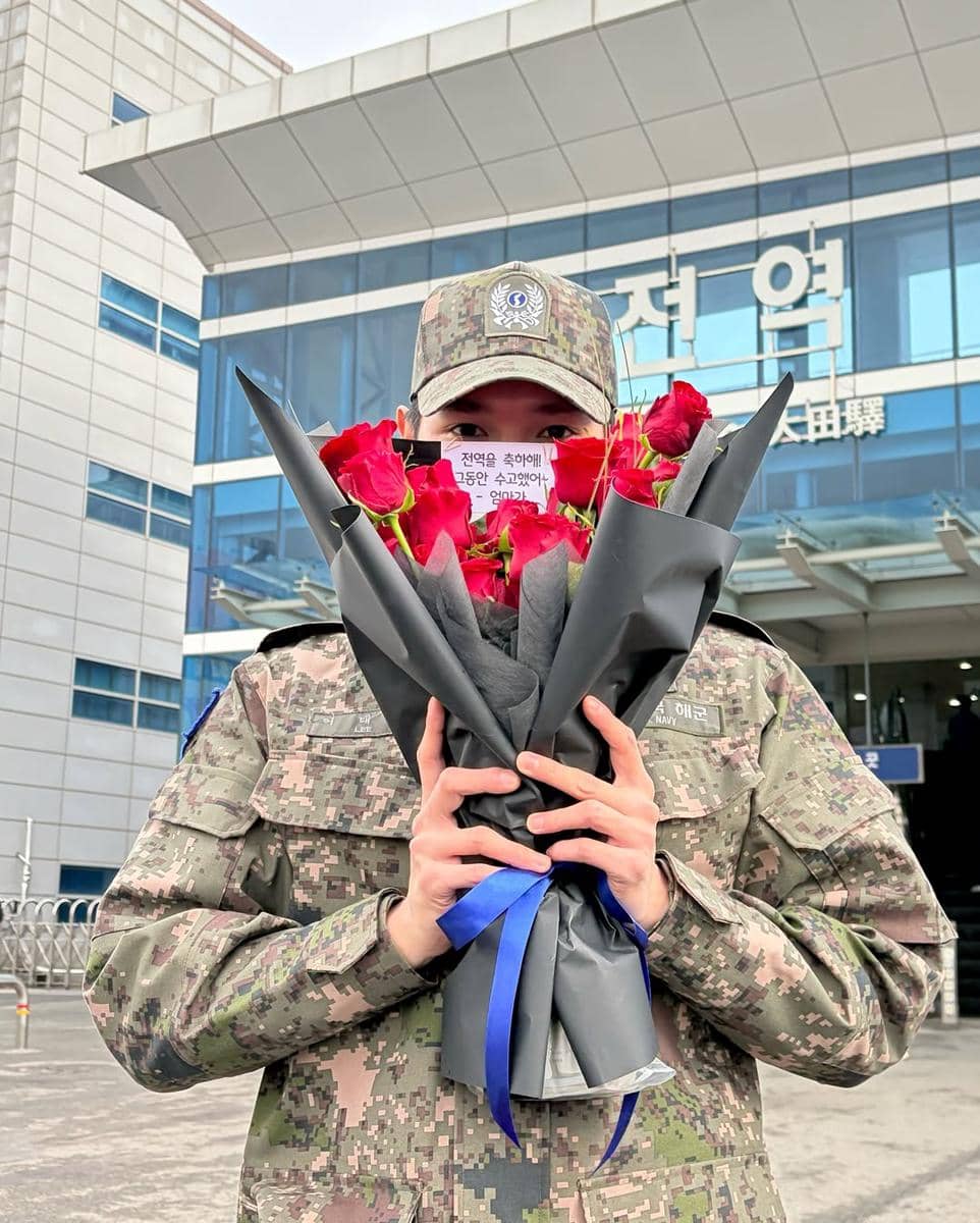 Potret Taeyong NCT selesai wamil