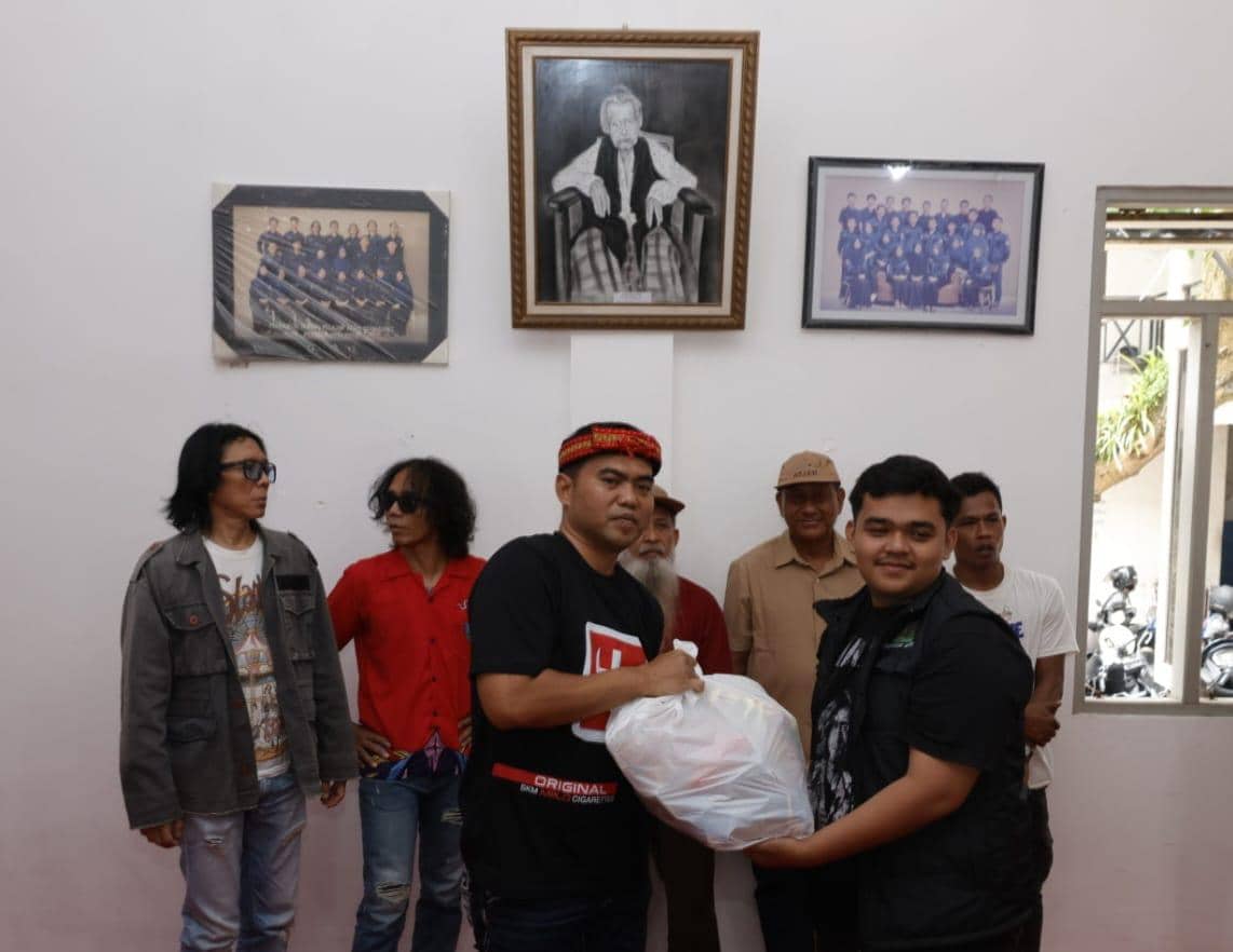 slank, rokok hs, mahasiswa sumatera, mahasiswa aceh, salurkan bantuan