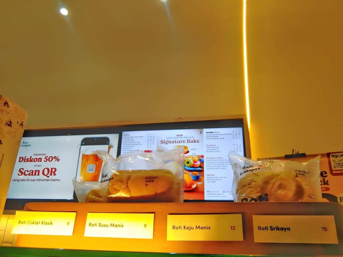 varian menu roti klasik manis Kopi Kenangan 