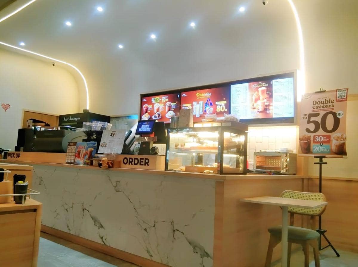 gerai Kopi Kenangan di SPBU Ampeldento