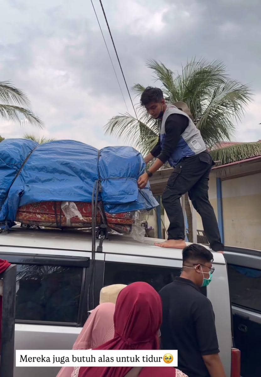 Teuku Ryan bantu korban banjir di Aceh (instagram.com/teukuryantr)