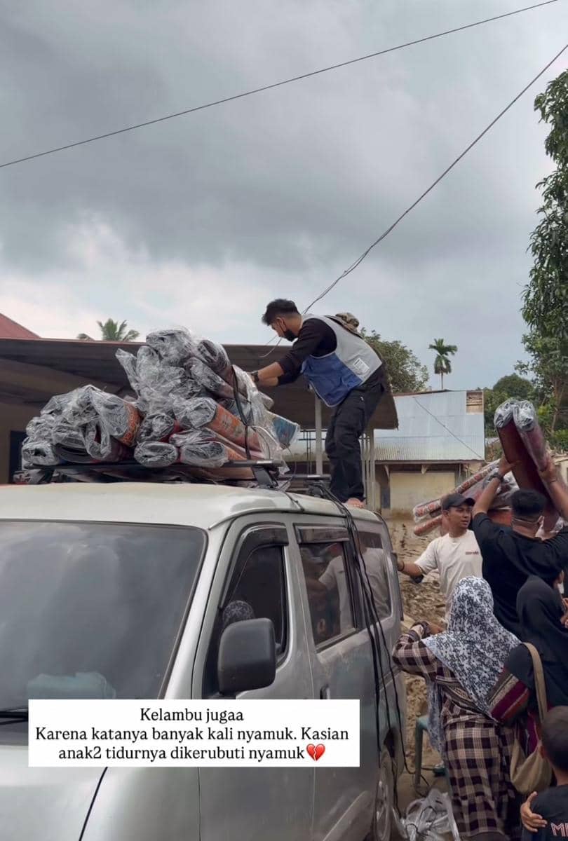 Teuku Ryan bantu korban banjir di Aceh (instagram.com/teukuryantr)