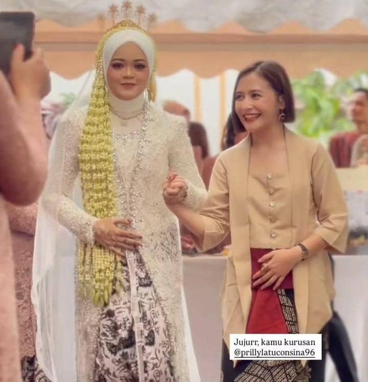 Prilly Latuconsina kondangan ke nikahan fans di Yogyakarta