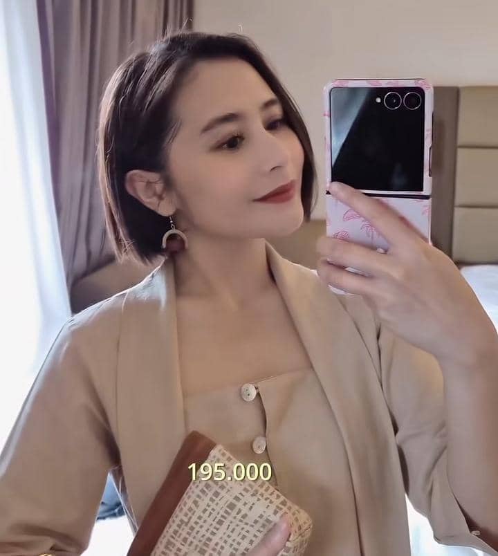 Prilly Latuconsina kondangan ke nikahan fans di Yogyakarta
