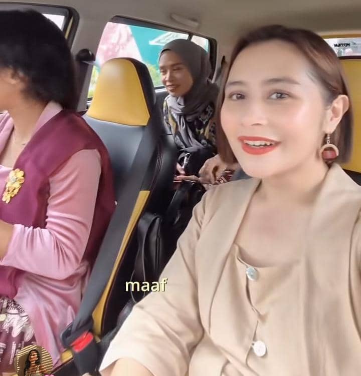 Prilly Latuconsina kondangan ke nikahan fans di Yogyakarta