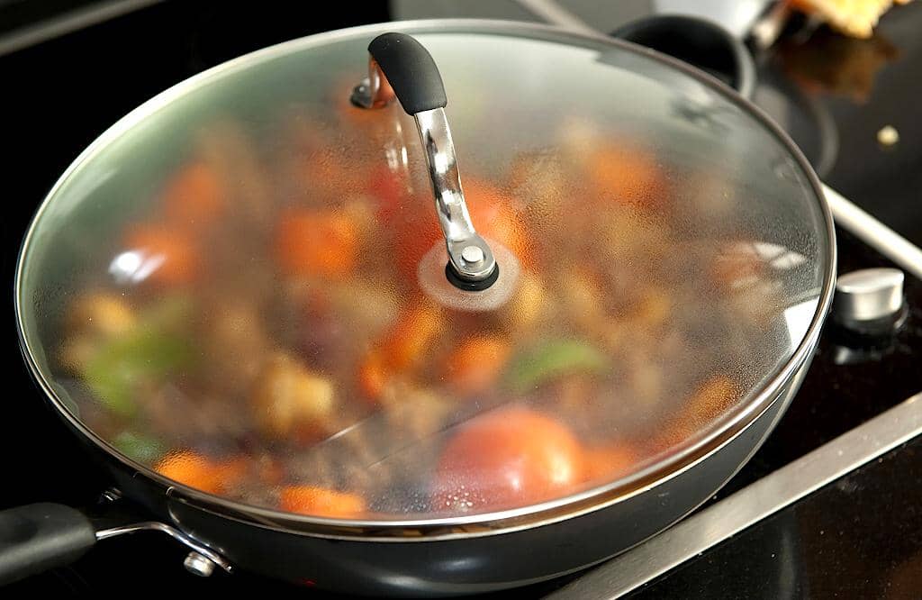 Ilustrasi tutup panci yang rapat