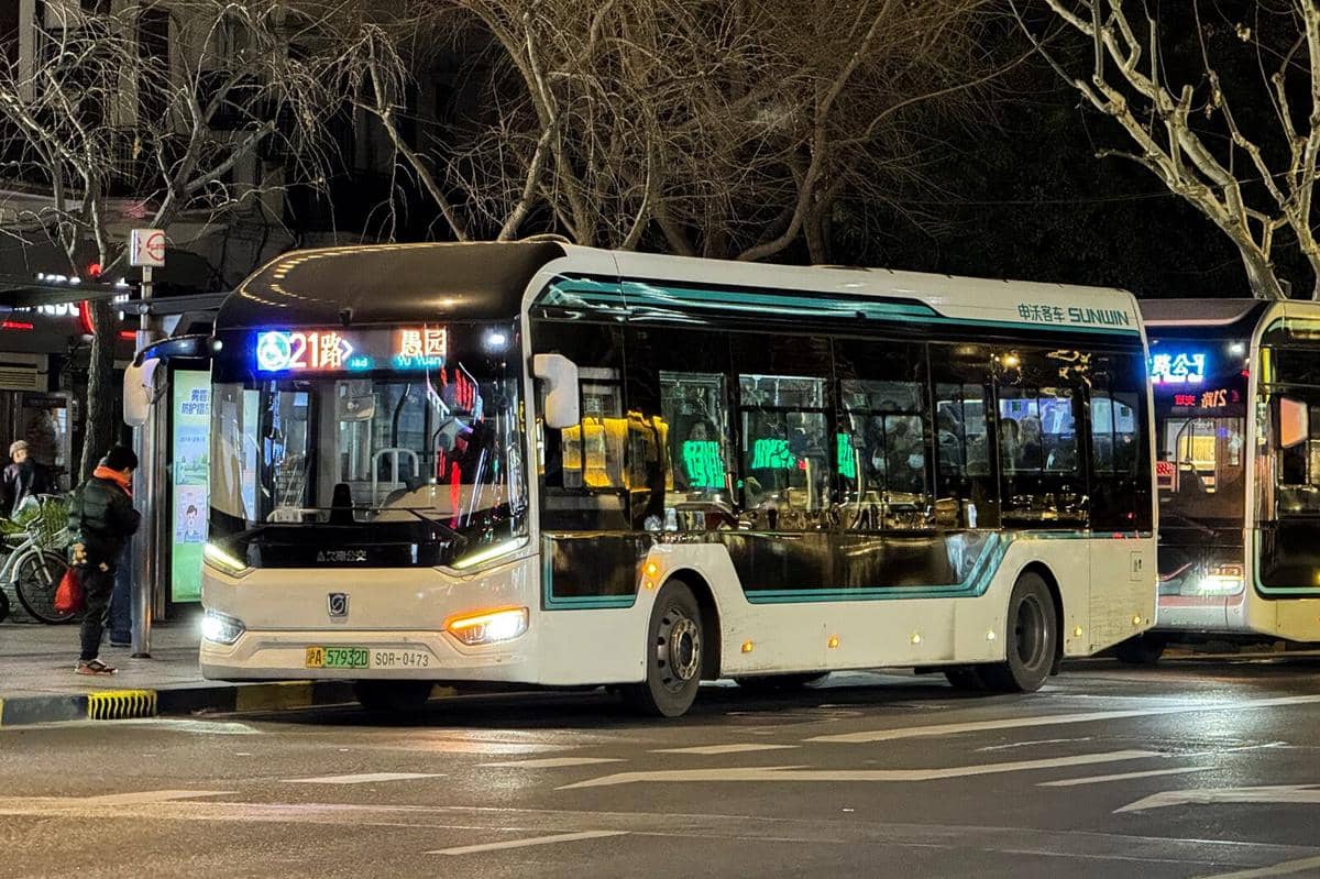 ilustrasi bus di Sichuan