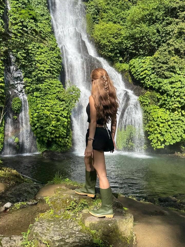 Outfit liburan ala Christy No Na