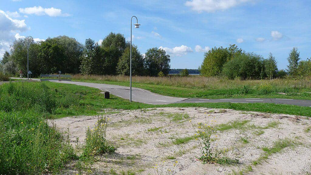 ilustrasi amblesan tanah yang terjadi di jalan 