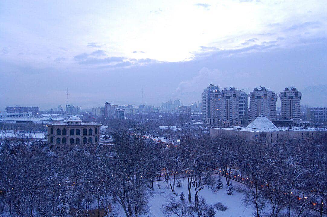 potret pemandangan Kota Almaty