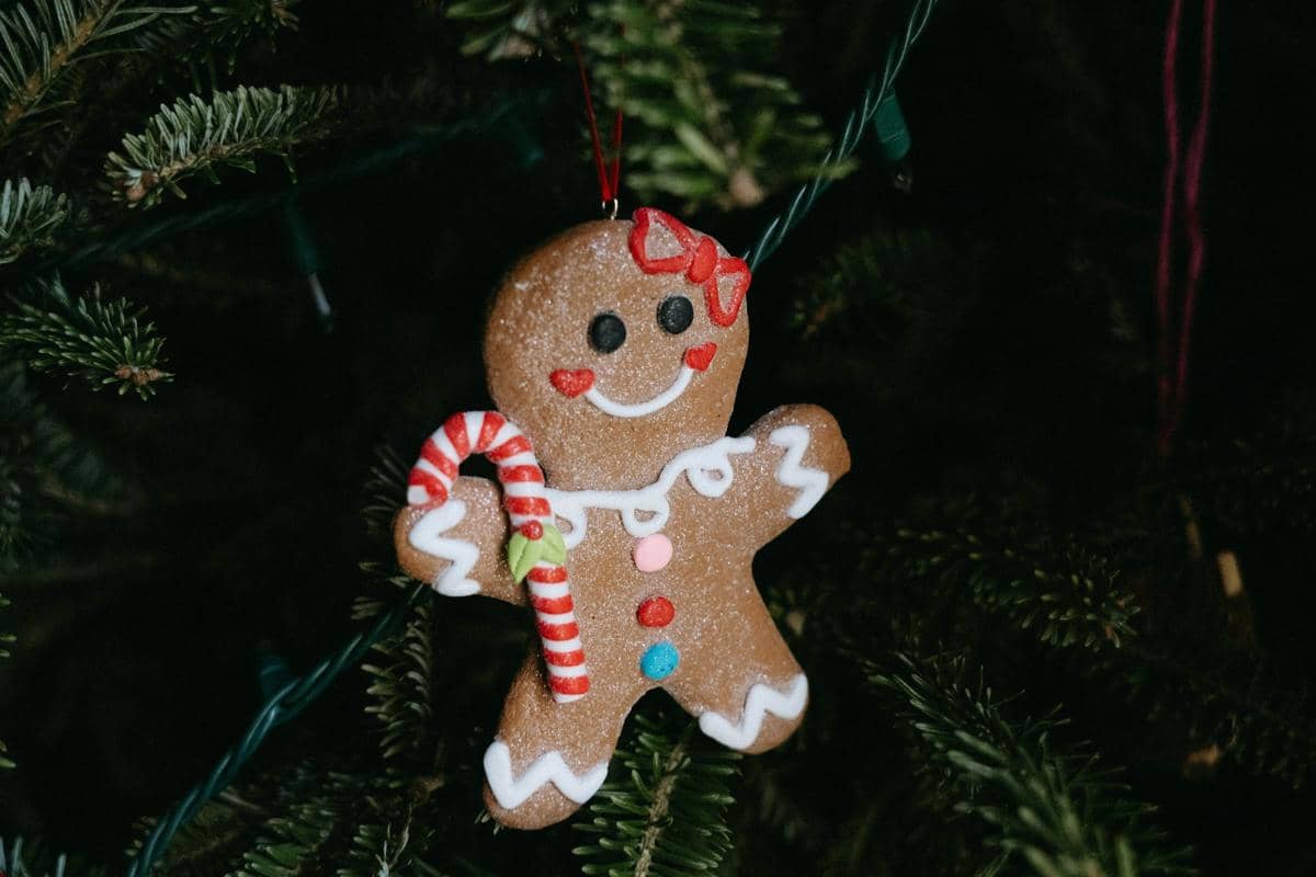 ilustrasi kue jahe untuk dekorasi Natal