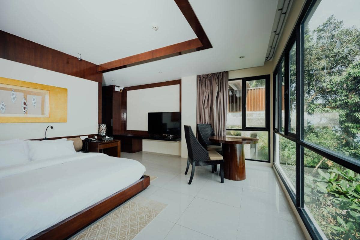 ilustrasi hotel murah dekat Bandara Soekarno-Hatta (unsplash.com/CHUTTERSNAP)