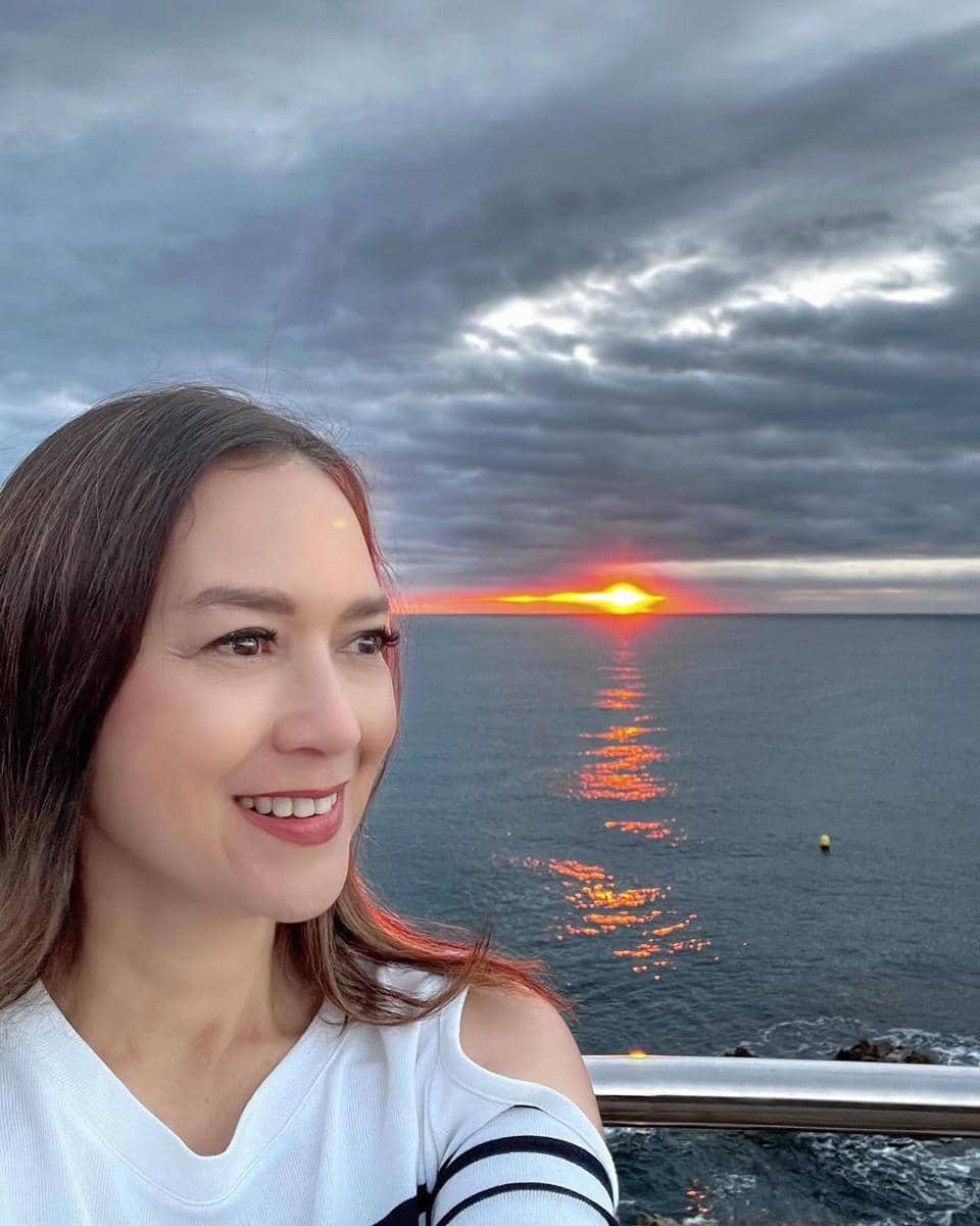 Ira Wibowo mengunjungi Pantai Lloret di Spanyol.